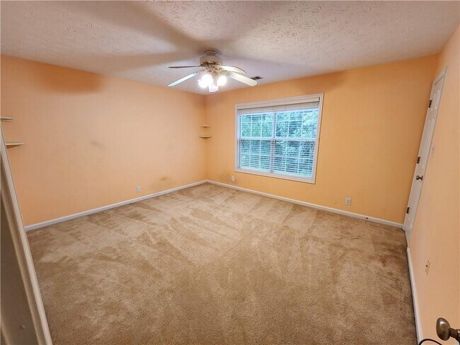 Building Photo - 350 Saddle Bridge Dr