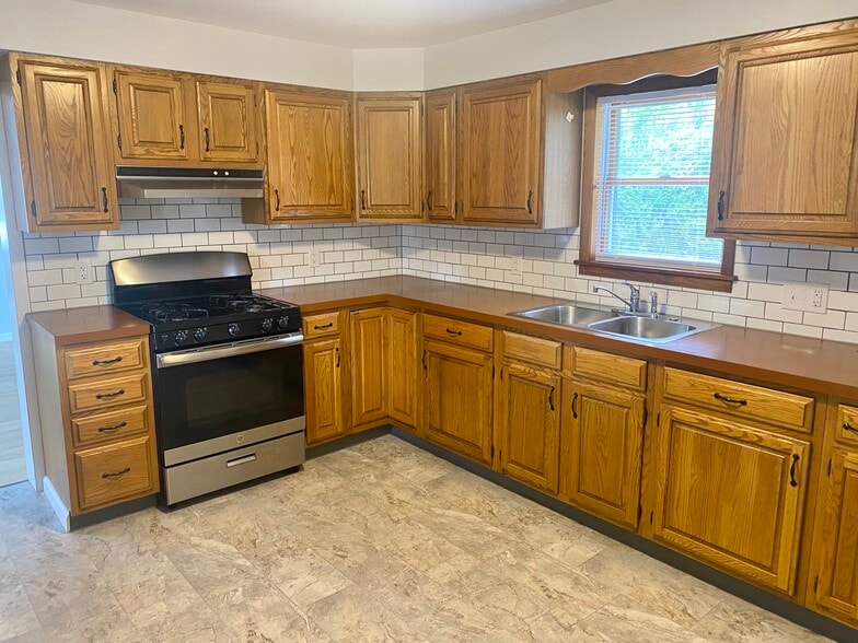 Kitchen - 638 Grier St