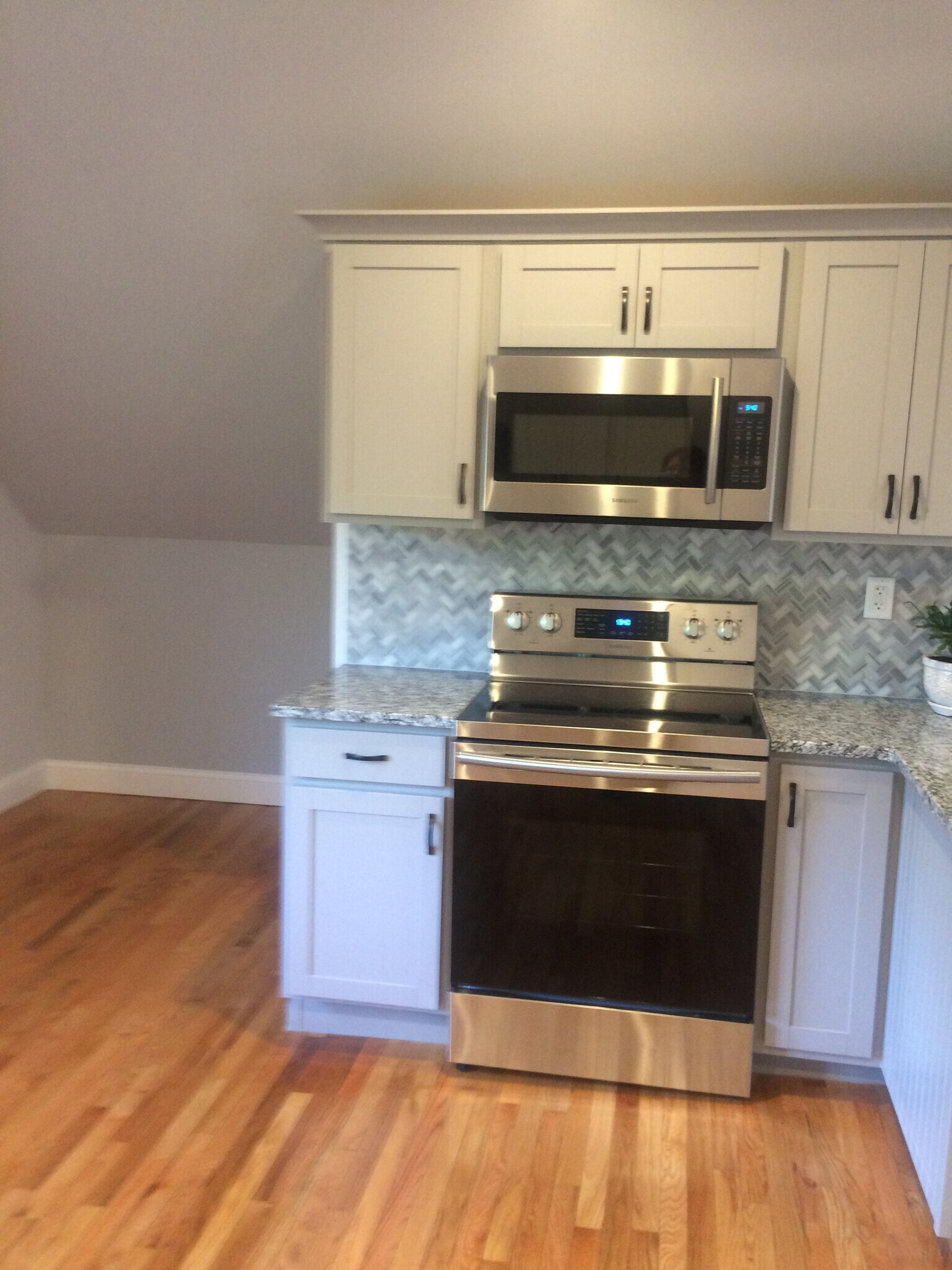 Building Photo - 10 Beehive Dr