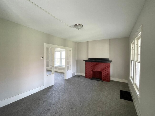 Building Photo - Multi Family Home 3 Bedroom and 1 Bath For Rent - Coming Soon