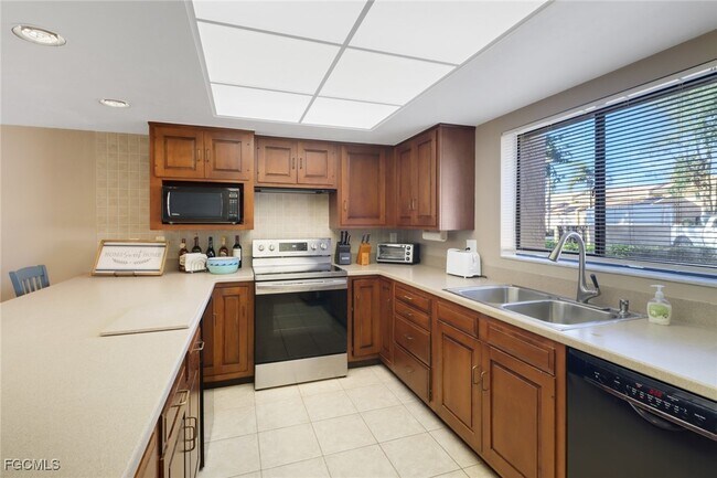 Building Photo - 5015 Harbortown Ln