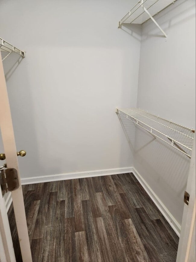 Building Photo - North Columbus 3 Bedrooms 2 Baths fenced