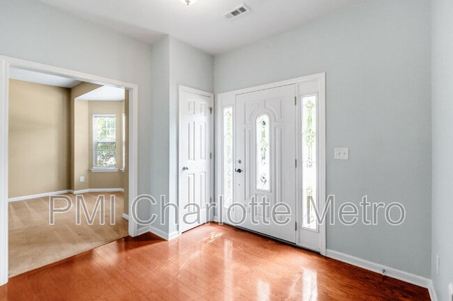 Building Photo - 2017 White Cedar Ln