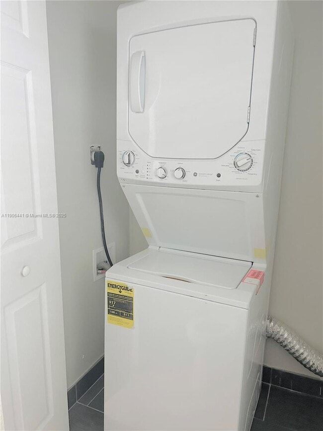 Building Photo - 1835 Scott St