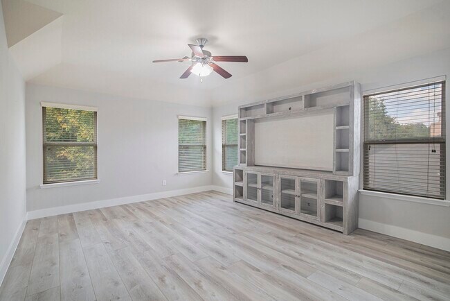 Building Photo - 210 Black Swan Pl