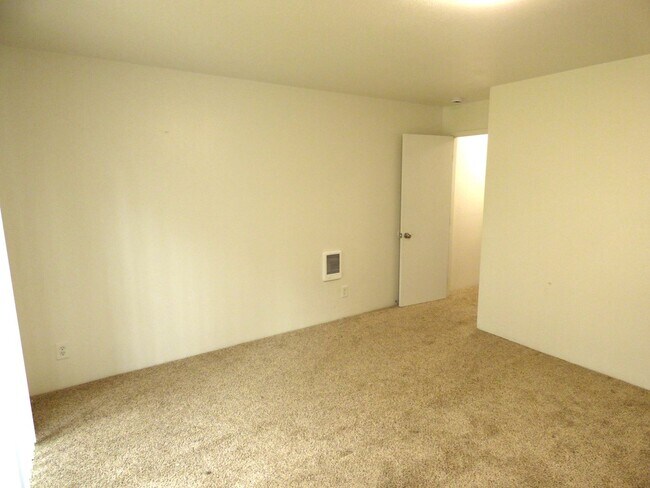 Building Photo - Lancaster Townhomes