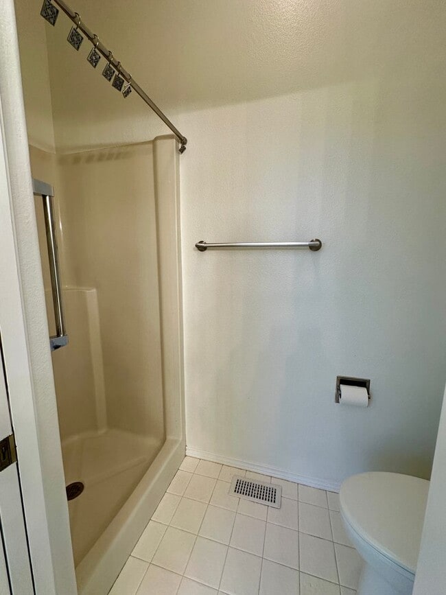 Building Photo - Large Three Bedroom Home in the Cinnamonwood Estates