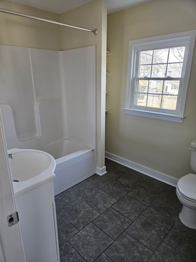 Building Photo - Adorable renovated 3 bedroom 2 full bath home