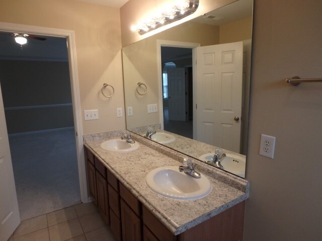 Building Photo - 121 Hampton Lake Dr