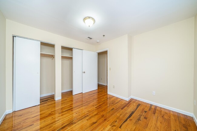 Building Photo - 524 4th St