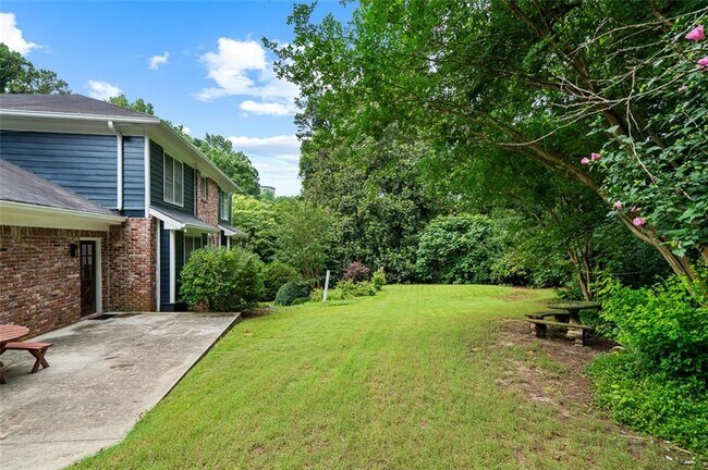 Building Photo - 2340 Castleridge Ct