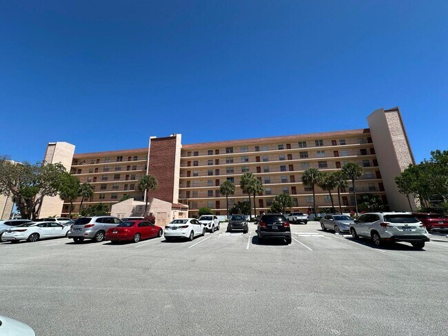 Building Photo - 14527 Bonaire Blvd