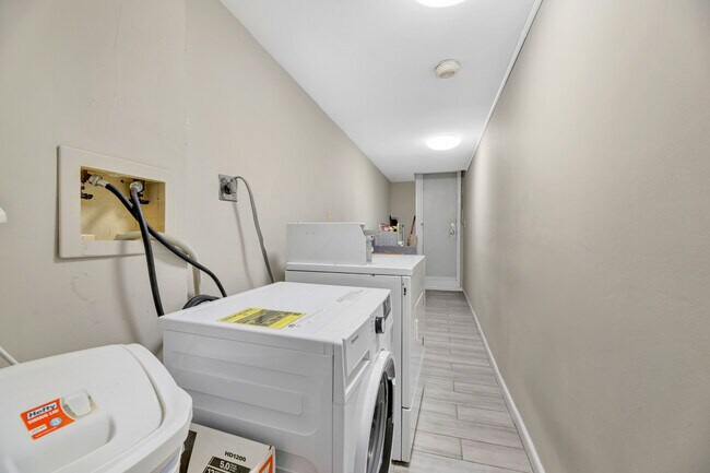 Building Photo - 121 New York Ave NW