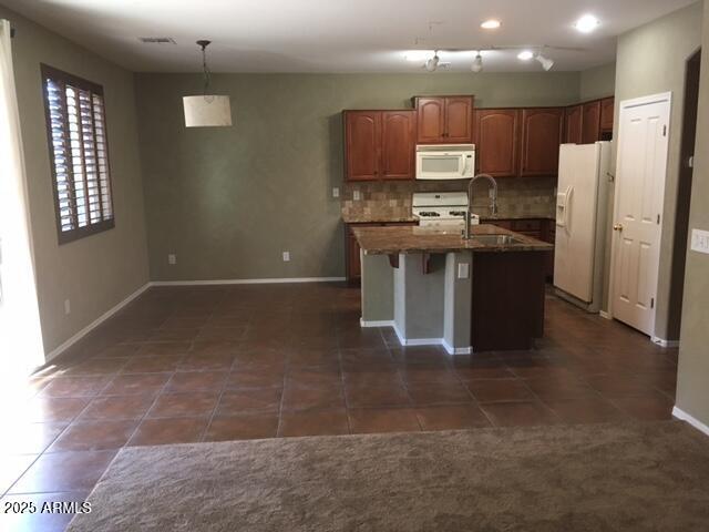 Building Photo - 3636 E Parkview Dr
