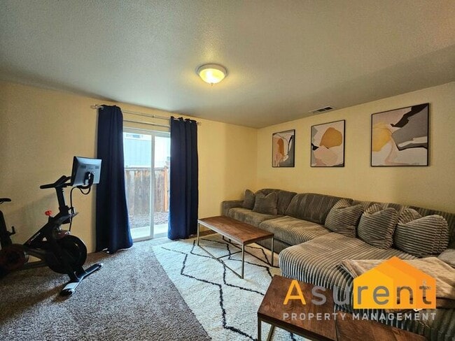 Building Photo - Charming Fully Furnished Home located in the vibrant city of Medford!