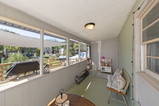 Building Photo - 308 W Main St