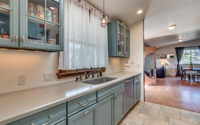 Building Photo - 352 Bonito Ave