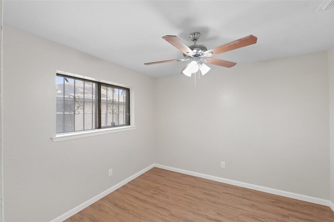 Building Photo - 7111 Pinehook Ln