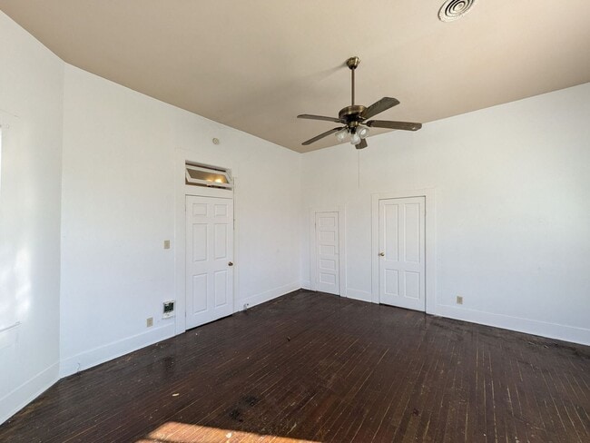 Building Photo - 1385 Long Ave