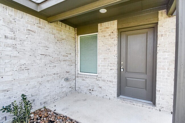 Building Photo - 3045 Fantasy Ter Dr
