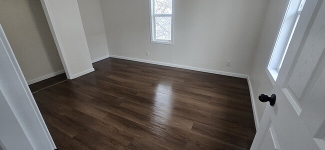 Building Photo - 724 E Lawrence St