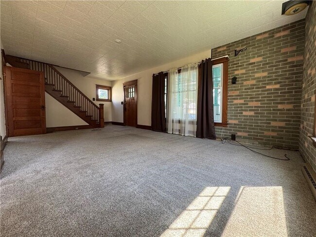 Building Photo - 129 Oakwood Ave