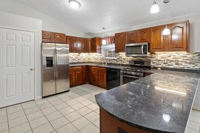 Building Photo - 359 Montgomery Cir