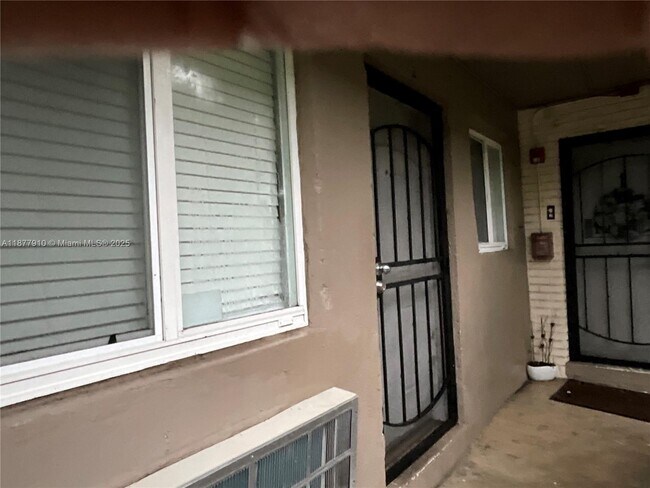 Primary Photo - 3333 NW 5th Ave