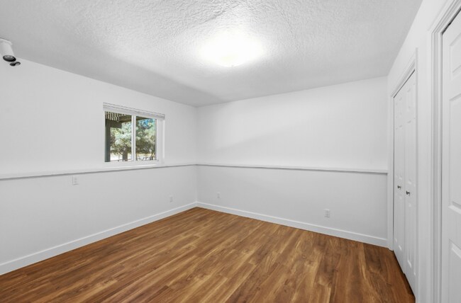 Building Photo - 12 E 500 S