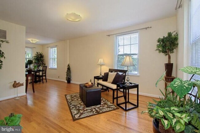 Building Photo - 4217 32nd Rd S