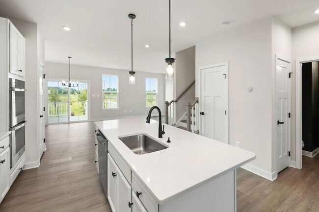 Building Photo - Family-Friendly Townhome for Rent in Baker...