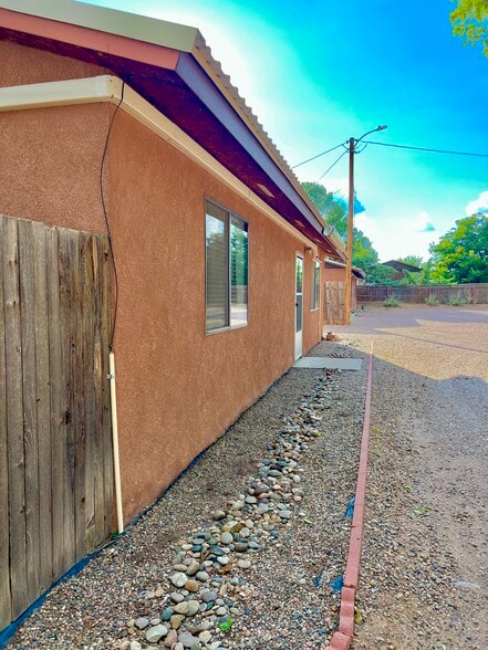 Building Photo - 3058 Tenorio Dr