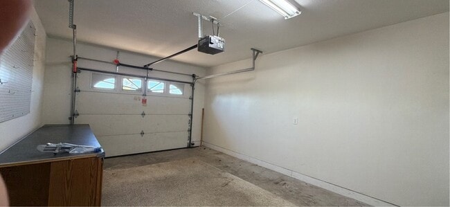 Building Photo - 1060 SE Miller Ave