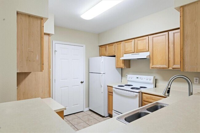 Building Photo - 1015 Villagio Cir