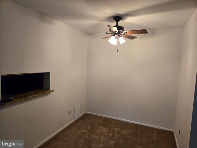 Building Photo - 25 S Church Rd