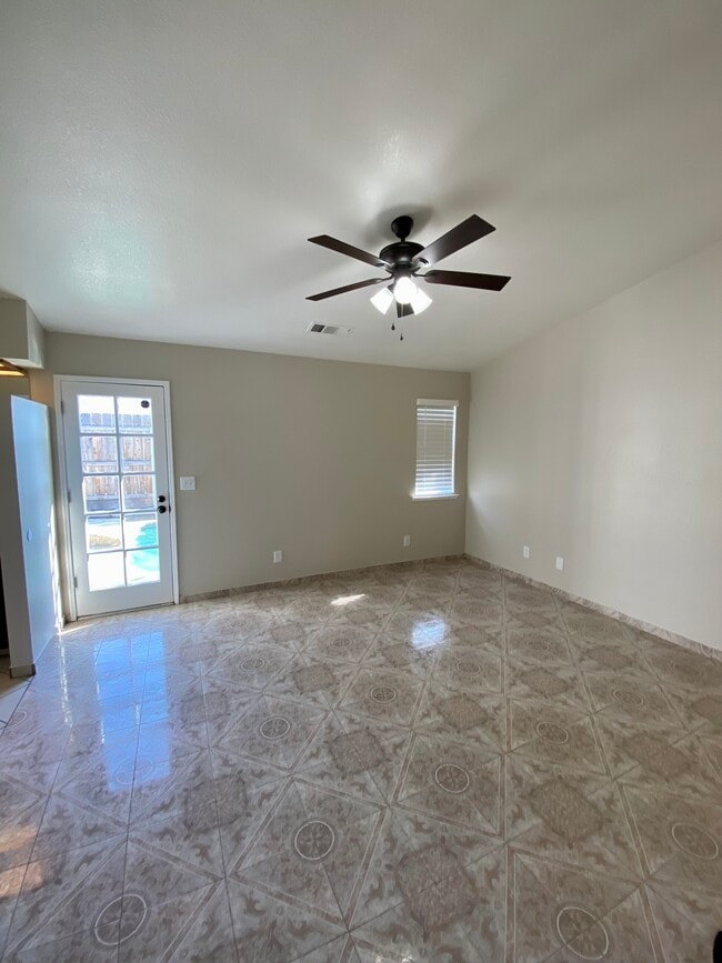 Building Photo - 2095 W Merritt Ave