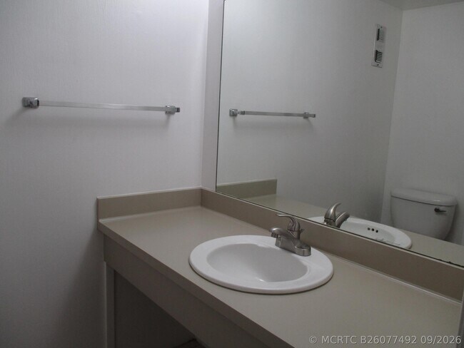 Building Photo - 2761 Taft St