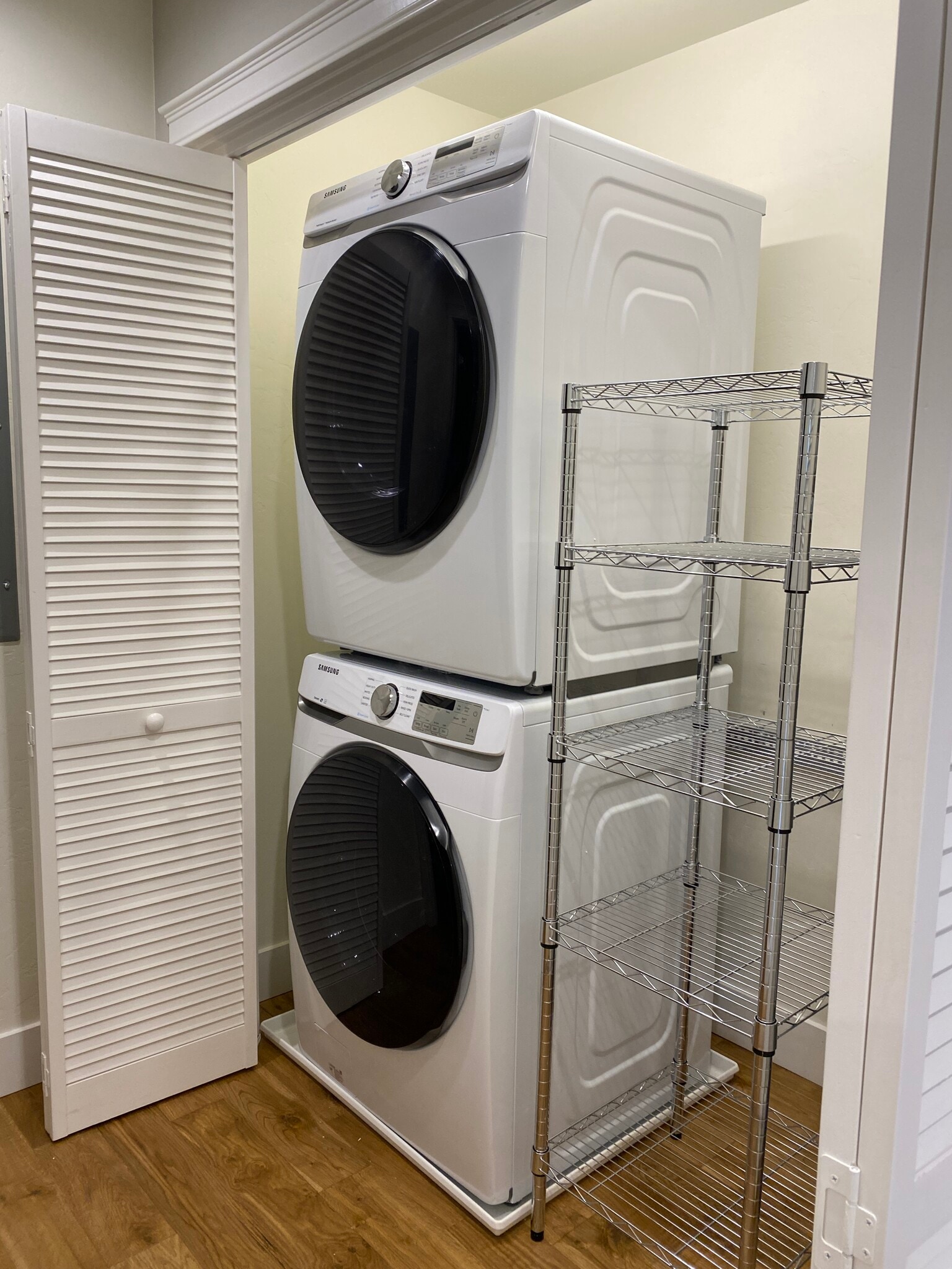 Building Photo - 710 E 22nd Ave