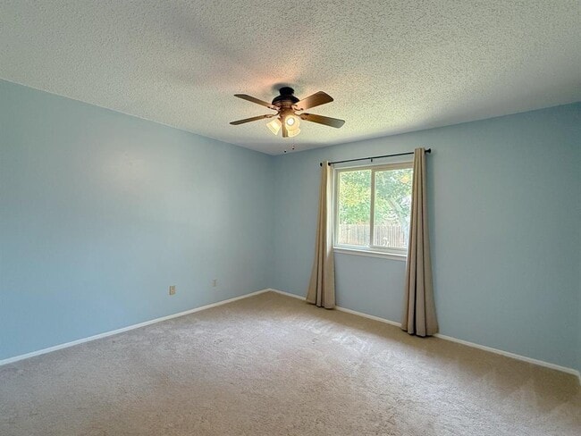 Building Photo - 2631 Oak Meadow Dr