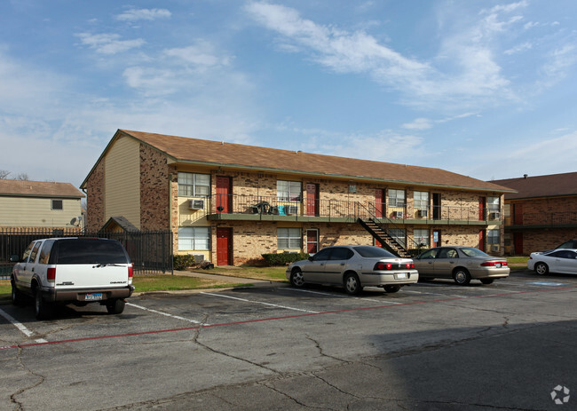 Primary Photo - Quail Oaks