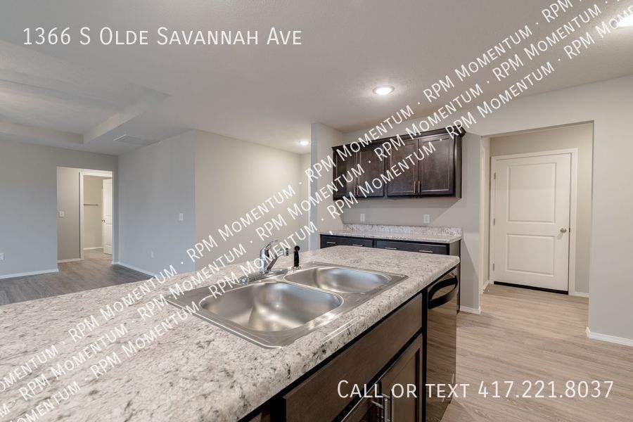 Building Photo - 1366 S Olde Savannah Ave
