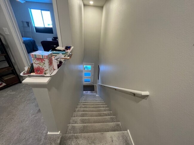 Building Photo - Beautiful 3 Bed 2.5 Bath Townhome in North East Fort Collins!