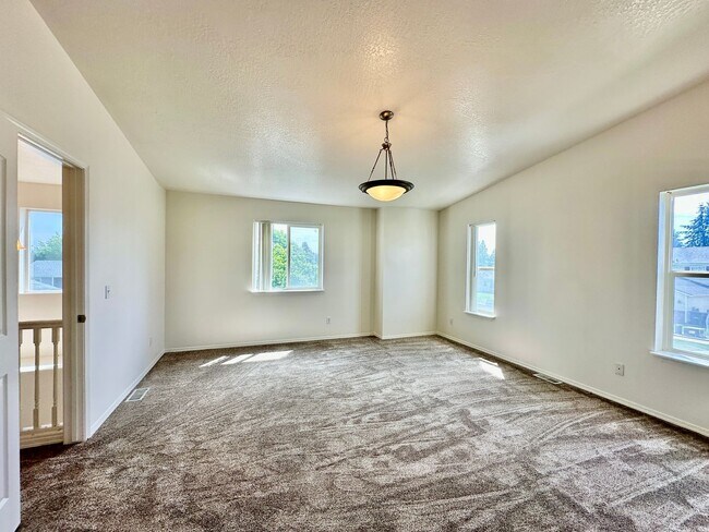 Building Photo - Newly Renovated Expansive Multi story 4 be...