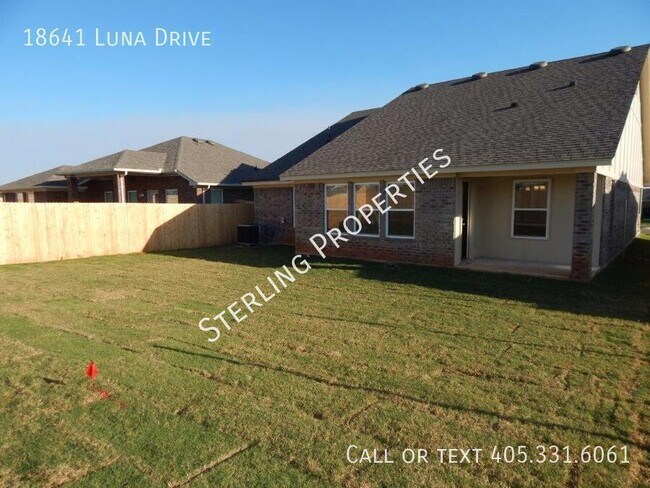 Building Photo - 18641 Luna Dr