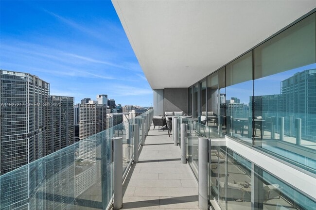 Building Photo - 300 Biscayne Blvd Way