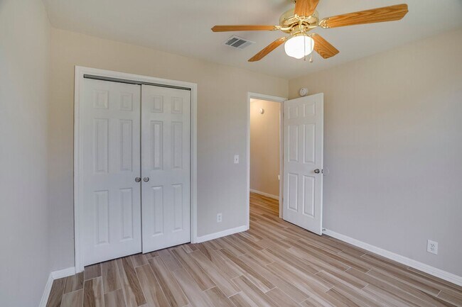 Building Photo - 1013 Lantana Ln