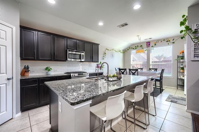 Building Photo - 616 Smokebrush St