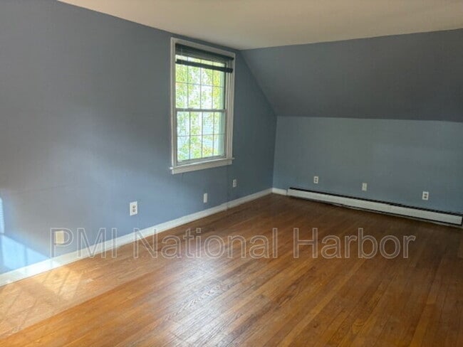 Building Photo - 611 Rosemere Ave