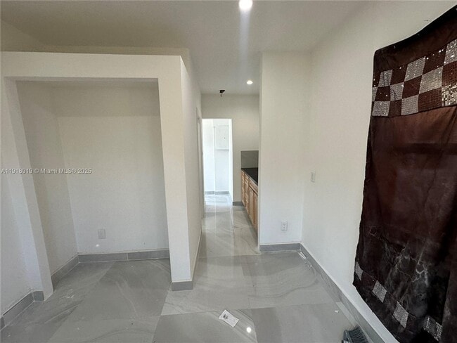 Building Photo - 707 NE 15th St