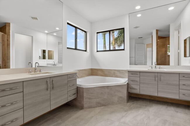 Building Photo - 10990 Oceano Wy